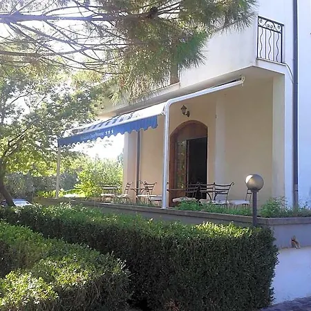 Ξενοδοχείο με διαμερίσματα Gnura Momma Λόκρι
