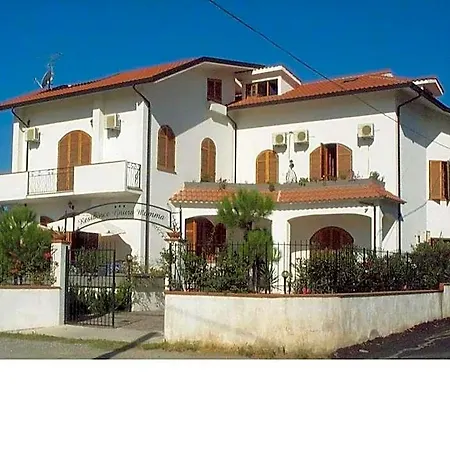 Gnura Momma Ξενοδοχείο με διαμερίσματα Λόκρι